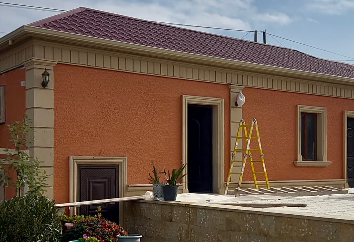 Narıncı rəngli tarsofka fasad